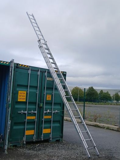 ladders triple extension 17rung excellent condition