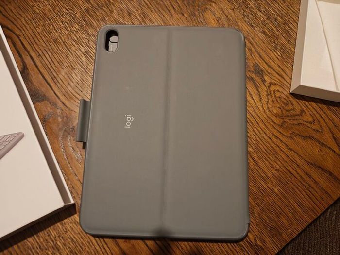 Logitech Folio iPad 10th keyboard case