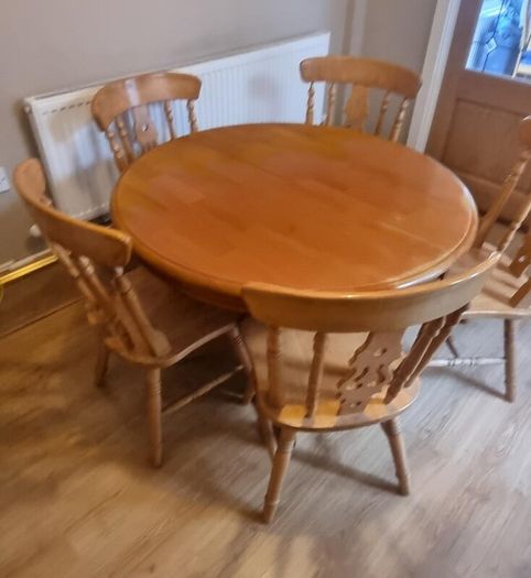 Extendable Kitchen Table & 5 Chairs