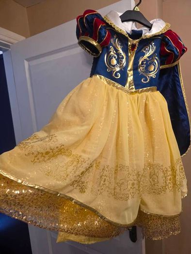 costume