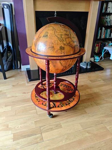 Drinks Globe