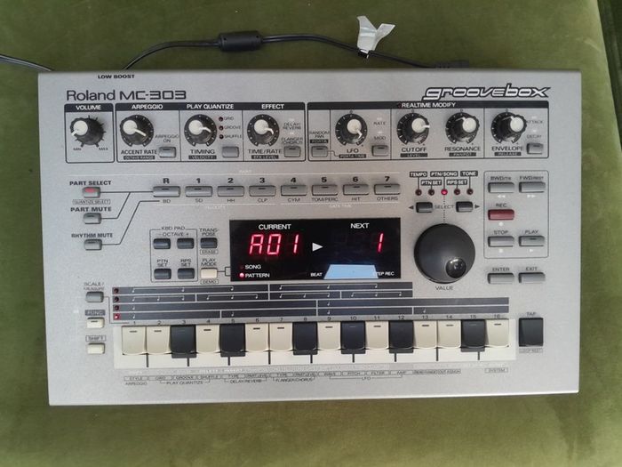 Roland MC303 Groovebox