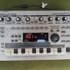 Roland MC303 Groovebox