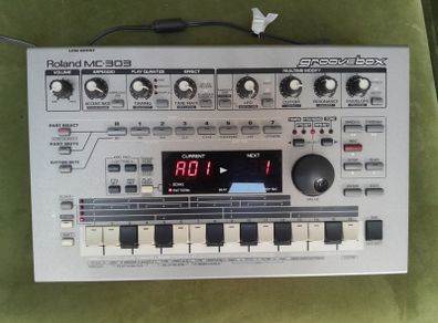 Roland MC303 Groovebox