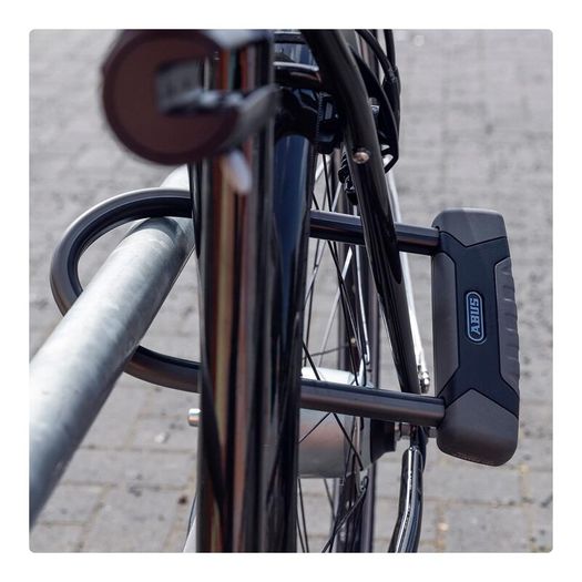 Premium BMC Alpenchallenge Two (11-Speed) + ABUS Granit XPlus Lock