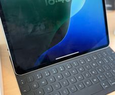 iPad Pro 11 4th gen 256 cellular with keyboard