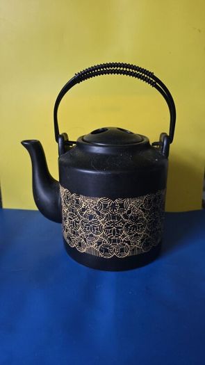 Tea pot