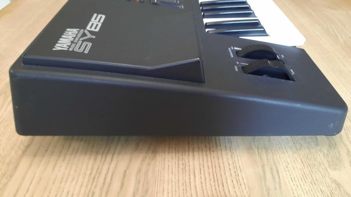Yamaha SY85 Synthesizer