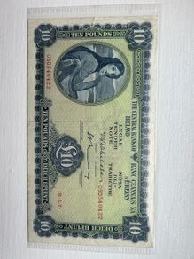1971 old  Irish banknote Lady Lavery 10 pound in lovely condition, no rips,pen or pin holes, post added extra, 6 euro register