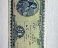1971 old  Irish banknote Lady Lavery 10 pound in lovely condition, no rips,pen or pin holes, post added extra, 6 euro register