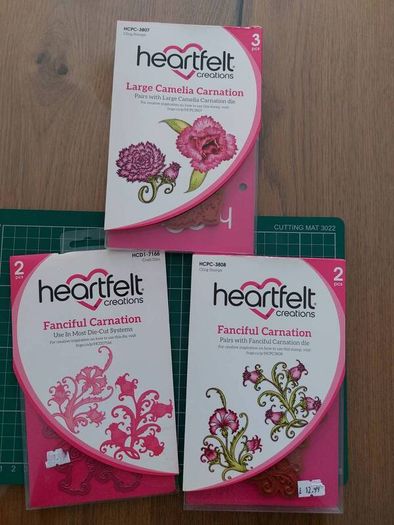 Heartfelt-dies and stamps- Fanciful Carnation