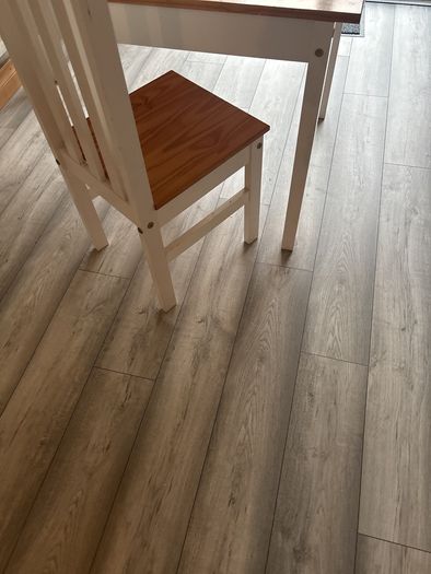 kitchen table and 4 chairs