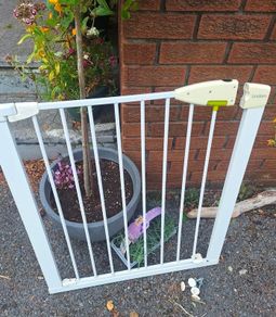 lindam baby safety gate
