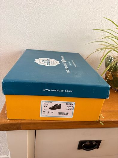 Mens shoes