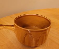 Retro kitchenware ceramic bowl with handle