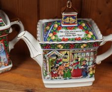 Sadler_A Christmas Carol_Teapot