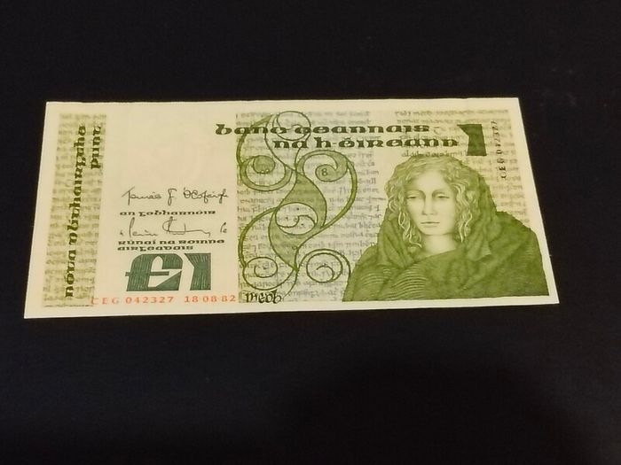 Set of Irish banknotes