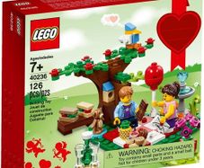 New: Lego Valentine's Day Romantic Picnic 40236