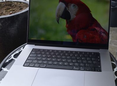 Macbook Pro  16 Inch M1 Pro
