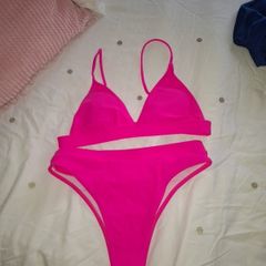 High rise bikini set. Hot pink. Size L. Brand new, never worn. 6e. Collection from coolock.