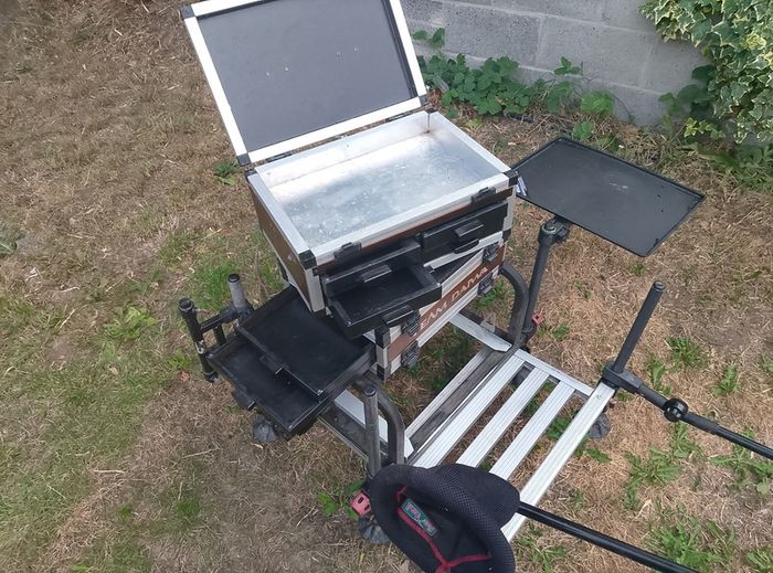 Daiwa Team seat box with accessories