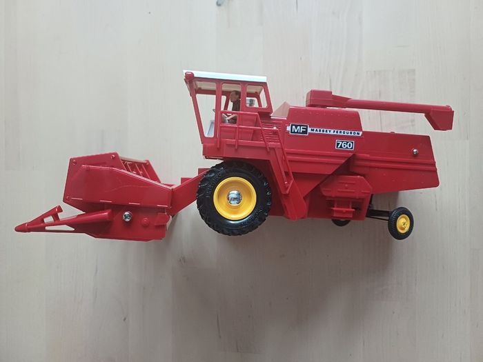 Britains Massey Ferguson Combine Harvester Farm Model Boxed MINT