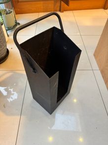 Briquette holder