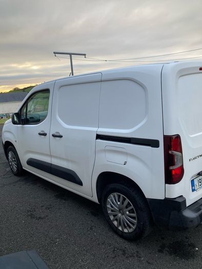 peugeot partner van