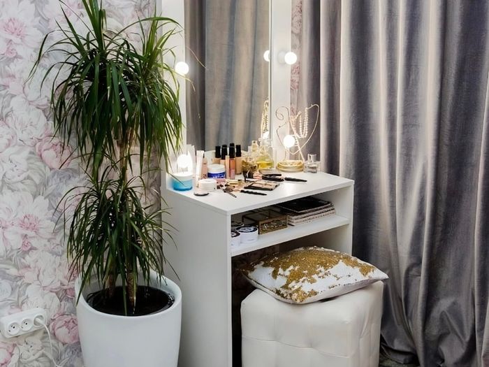 Modern White Vanity Makeup Table with LED Hollywood Lighted Mirror