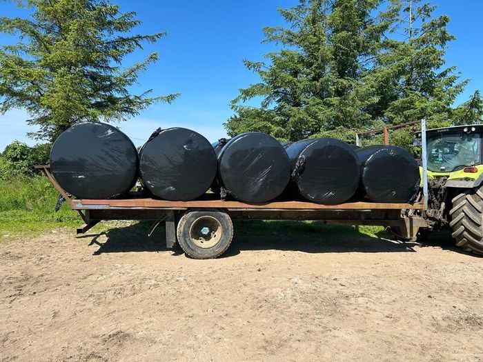 Bale trailer