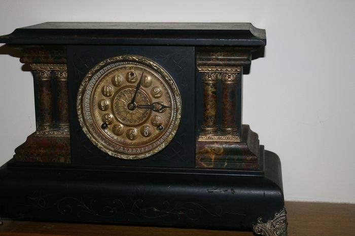 Vintage Clock (in working order )