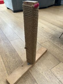 Cat scratching post