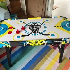 Air hockey table