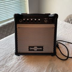Gear 4 Music LBL10 15 Watt Bass Amp