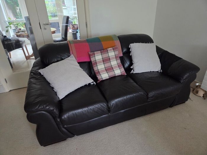 Set of 2 black leather couches for sale