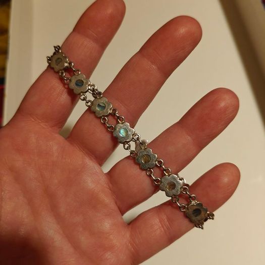silver bracelet with mother of pearl in little flowers