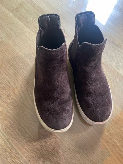 Clark's brown Chelsea suede boots size 10.5G