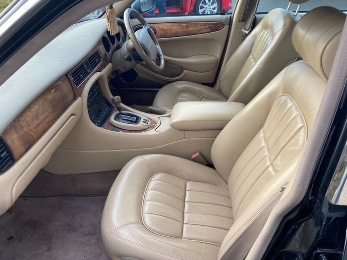 Jaguar XJ8 3.2 V8 Petrol