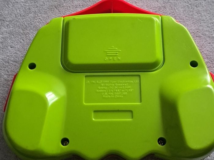 Vintage 1999 tiger electronics Manchester United handheld game
