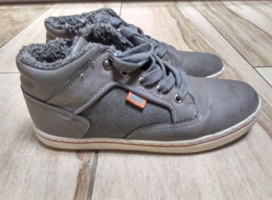 Boy Shoes / Winter Boots, Size 4