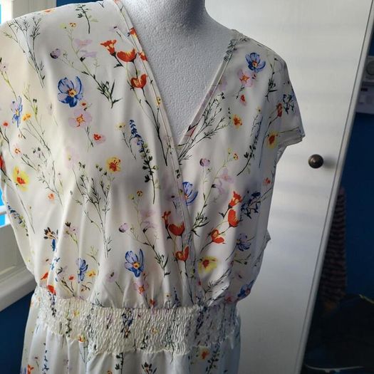 White floral sleeveless summer dress, Size 2XL / UK20