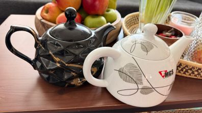 Set of 2 Ceramic Teapots - Black Marble & White Leaf