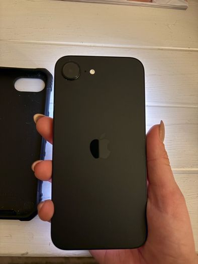 iPhone 16E - 128G - Unlocked - 7 Months Old (Not Refurbished)