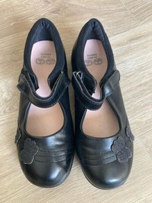 Dunnes school shoes, uk 4