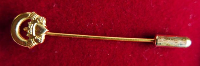 Vintage Claddagh Ancient Style Celtic Gold Filled Stick Pin Lapel Pin