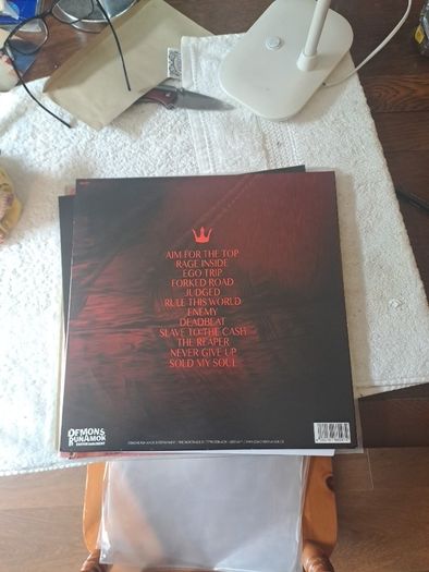 Vinyl Crowned Kings.
