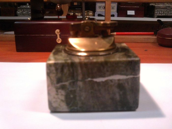 Table lighter vintage