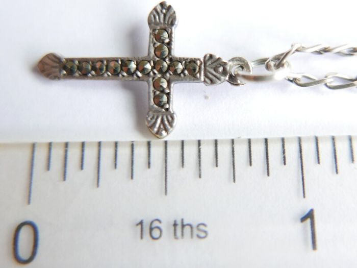 Vintage 925 Sterling Silver Cross Pendant Necklace with Marcasite detail