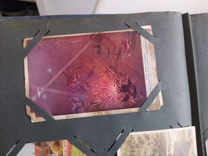 Old postcard album with 80 cards from 1914 to 1955,plus 10 miniature photos of New York,5 old John Hinde,postcards,3 old Iraqui postcards