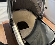 Uppababy bassinet and cozy ganoosh